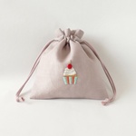 〚字入れ〛リネンの手刺繍巾着ポーチ＊カップケーキ