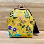  秋の気配　手刺繍ポーチ　ぷっくりがま口マスタードL