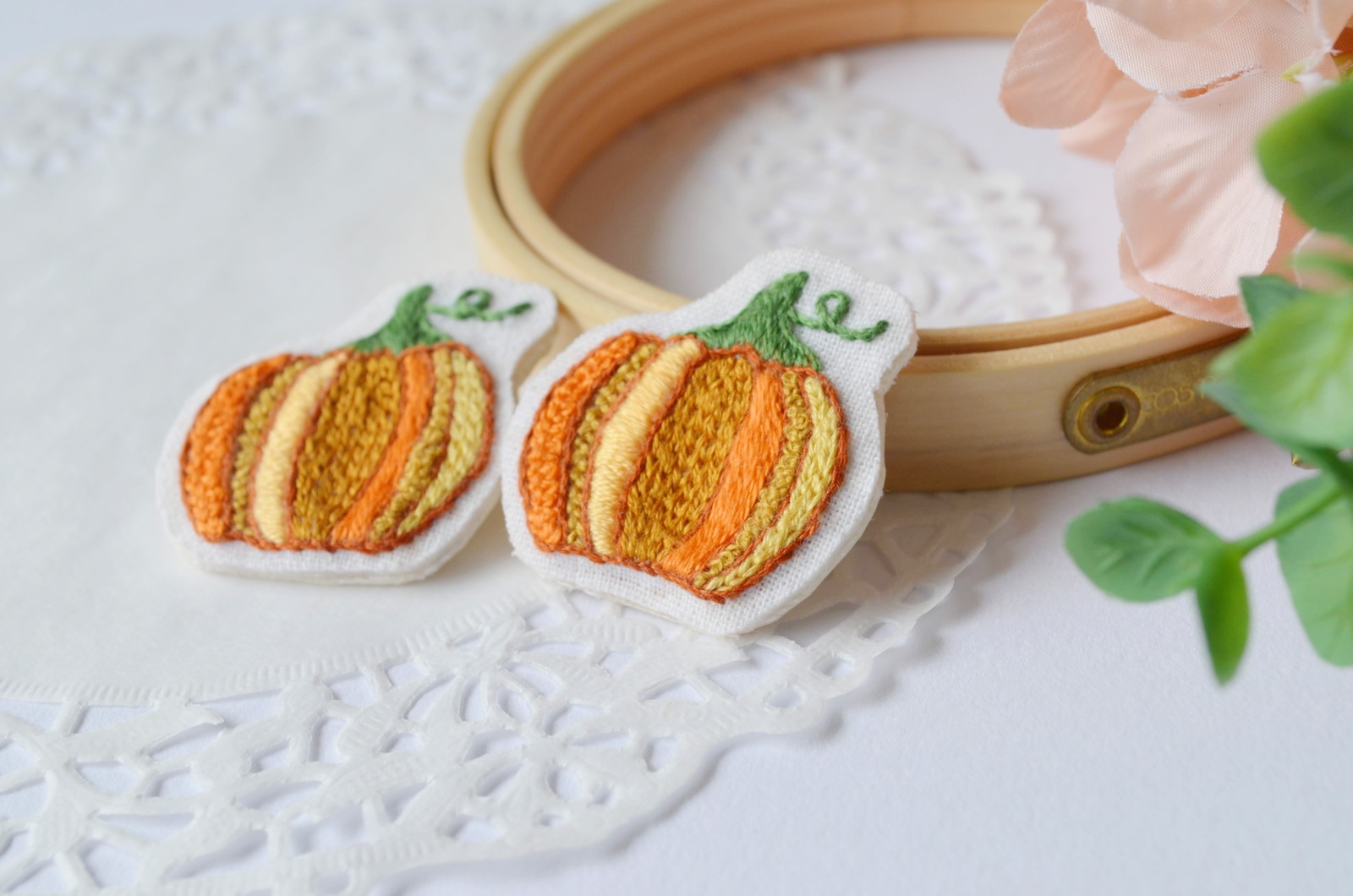 SALE 【 ブローチ 】刺繍 かぼちゃ ハロウィン - Chikuri_to | minne