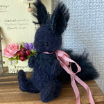 小さな黒いリス