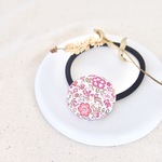 hair tie - Liberty flower II - ヘアゴム ベビー キッズ お揃い リバティ リバティプリント 花柄  くるみボタン 髪留め 赤ちゃんヘアアクセサリー