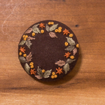 刺繍くるみボタン（ヘアゴム/ブローチ）