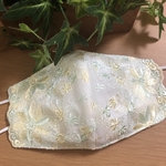 ❁⃘*〜こちらは感謝価格になります〜❁⃘*現品　不織布マスクカバー　Mサイズ   レモンイエロー花刺繍チュールレース　光沢感たっぷり
