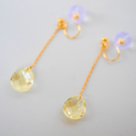 ヴィンテージガラスビーズのイヤリング  yellow sapphire