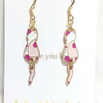 （送料無料）しっぽが揺れるニャンコピアス①　※マスクチャーム・イヤリングに変更可能