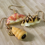 ミニチュア ホイップサンドクロワッサンとチョココロネの ピアス or ストラップ