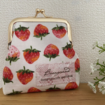 ♡送料無料♡ イチゴ柄がま口財布