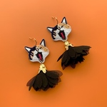 アクビをするネコ・ぎんなんの耳飾り（ピアス／イヤリング）