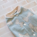 再販🌸 犬服M リボンラメドット ブルー ガーゼ裏毛  バックオープン(背中開き)✨送料無料✨