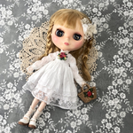 ●受注生産　妖精刺繍ドレスとコームの2点セット    オフホワイト　ブライス  リカちゃん アウトフィット