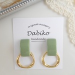 レトロなグリーンスクエア×ツイストリングの上品ピアス/イヤリング♡2Way（冬・春・くすみグリーン・レトロ・アンティーク・シンプル・大人可愛い・スクエア・サークル・揺れる ゆらゆら）
