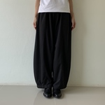 ゆったり切り替えポンチ素材ロングパンツ　黒
