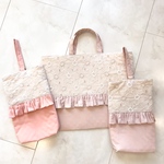 選べる　刺繍　フリル　レッスンバッグ　絵本バッグ　上靴袋　通園バッグ　通学バッグ　ピンク