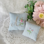 ドール用　リボン刺繍クッション(M) 大・小２個セット　ブライスアウトフィット