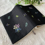 刺繍ブックカバー文庫本　リボンブーケ黒