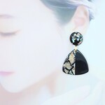 動物柄のバイカラー大ぶりピアス