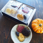 「ねこたちのハロウィン♪クッキー缶」（個包装）【期間限定缶】