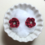 紅牡丹ピアス【つまみ細工】