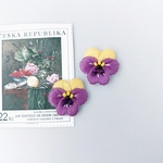 スミレ 〈パープル〉刺繍ピアス／イヤリング