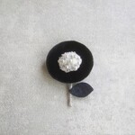 　お花のブローチ　ブラック　黒 　モノトーン