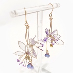 ガウラ ピアス/イヤリング    ディップアート アメリカンフラワー ワイヤーフラワー お花 ホワイト パープル ユニーク おしゃれ パープル ホワイト 結婚式 ウェディング ドレス パーティ デート