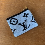 ハンドメイド 小物入　モノグラム柄　黒と水色