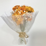 ミニブーケ＊マリーゴールド・かすみ草