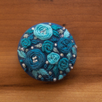 ビーズ刺繍くるみボタン（ヘアゴム/ブローチ）