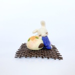 購入可能！　はんなりうさぎのお昼寝ー金木犀の和菓子ー　羊毛フェルト置物