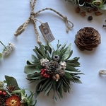 クリスマスリース　Xmasユーカリのミルフィーユリース　Christmas クリスマス　クリスマスリース　壁飾り　ドライフラワー ユーカリ　ユーカリポポラス　ルナリア　松ぼっくり