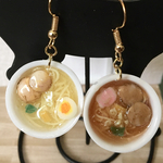 ミニチュア シンプルな塩ラーメンと醤油ラーメン ピアス or ストラップ