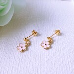 ピンクのフラワーピアス