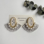 beads & embroidery ピアス・イヤリング［白・グレー］