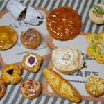 【送料無料】ミニチュアパン＆お菓子のマグネットセット　１５種類　マグネット台紙ケース付