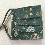 【再販】秋冬　人気プリーツマスク　ボタニカル花柄　グリーン　ノーズワイヤー、フィルターポケット