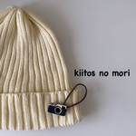 レトロなカメラのミニ刺繍ブローチ（ストラップ付）