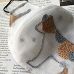 白地に銀星刺繍の猫マスク 裏面は刺繍三毛