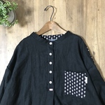 リネン100%ブラック:ゆったりスタンドカラーシャツ:長袖::アンティークイニシャル付き