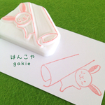 右ななめ下からひょっこりウサギの消しゴムはんこ 