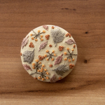 刺繍くるみボタン（ヘアゴム/ブローチ）