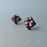 秋冬ブラウンのシンプルなピアス(イヤリング)　チョコレートのような大人のアクセサリー　金属アレルギー対応可