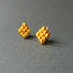 影が美しいイエローのイヤリング(ピアス)　大人のシンプルアクセサリー　金属アレルギー対応