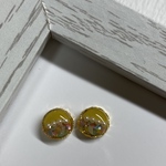 マスタードイエロー　シェル　レジン　プチピアス
