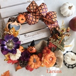 大きなパンプキンとラナンキュラスと大輪アネモネのハロウィンリース35〜37cm直径　パンプキン畑のゴースト達　残り1個です。
