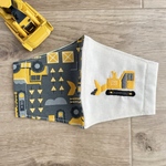【幼児用マスク】🚜手刺繍ブルドーザーのマスク🚜