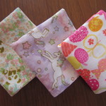 お名前スタンプ押 しておきます♪名前タグ付ガーゼハンカチ3枚セット
