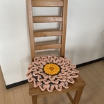 デイジーのざぶとん(花びらピンクラメ×芯グレー)