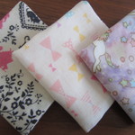 お名前スタンプ押 しておきます♪名前タグ付ガーゼハンカチ3枚セット