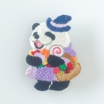 ハロウィン刺繍ブローチ「お菓子たくさんもらったよ！」