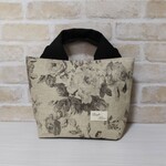 YUWAの布持ち手の広いトートバッグ花柄モノトーン